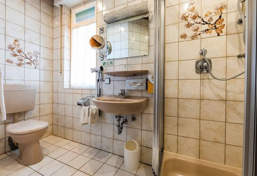 اتاق استاندارد, Aaaa Hotelwelt Kübler