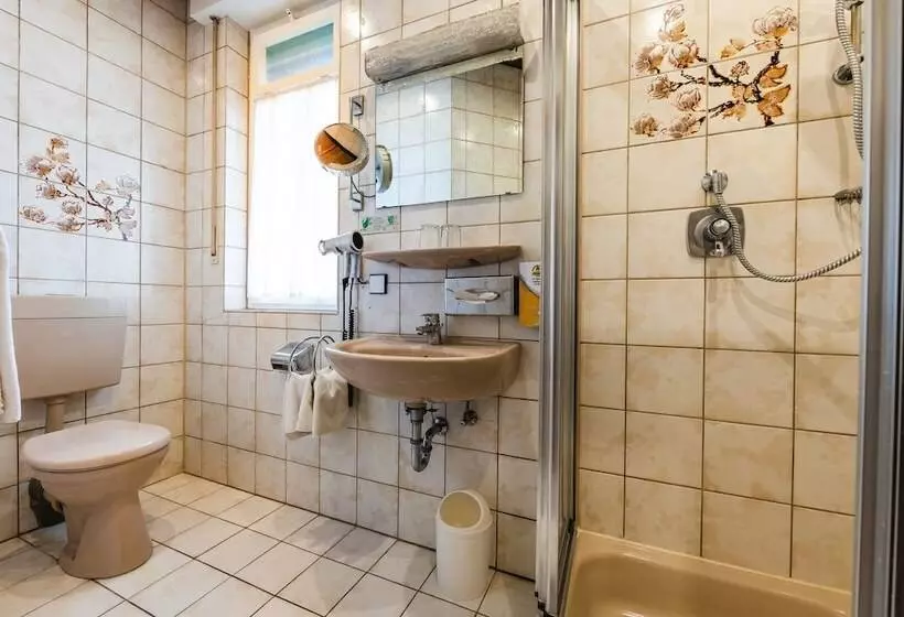 اتاق استاندارد, Aaaa Hotelwelt Kübler