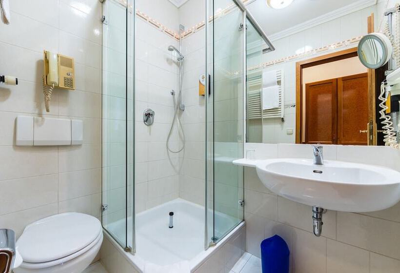 اتاق استاندارد یک نفره, Aaaa Hotelwelt Kübler