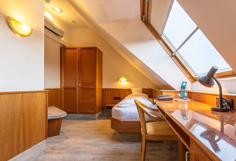 اتاق استاندارد یک نفره, Aaaa Hotelwelt Kübler