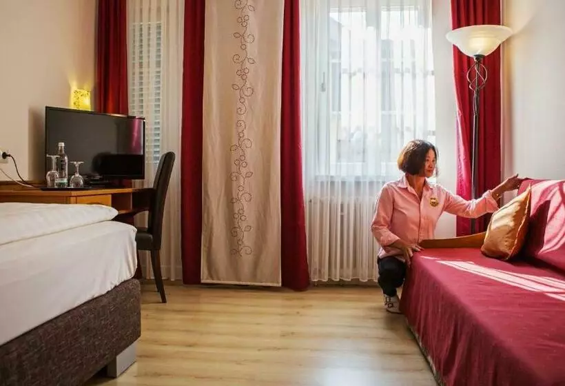 Standard Single Room, Am Schloss