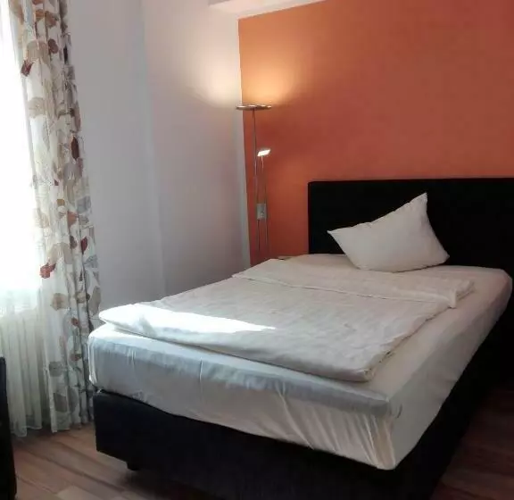 Standard Room, Am Schloss