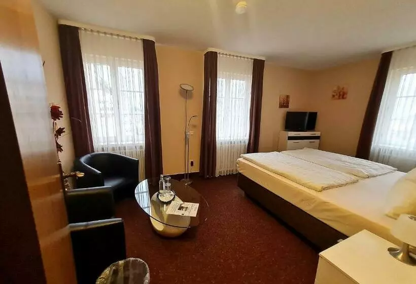 Standard Room, Am Schloss