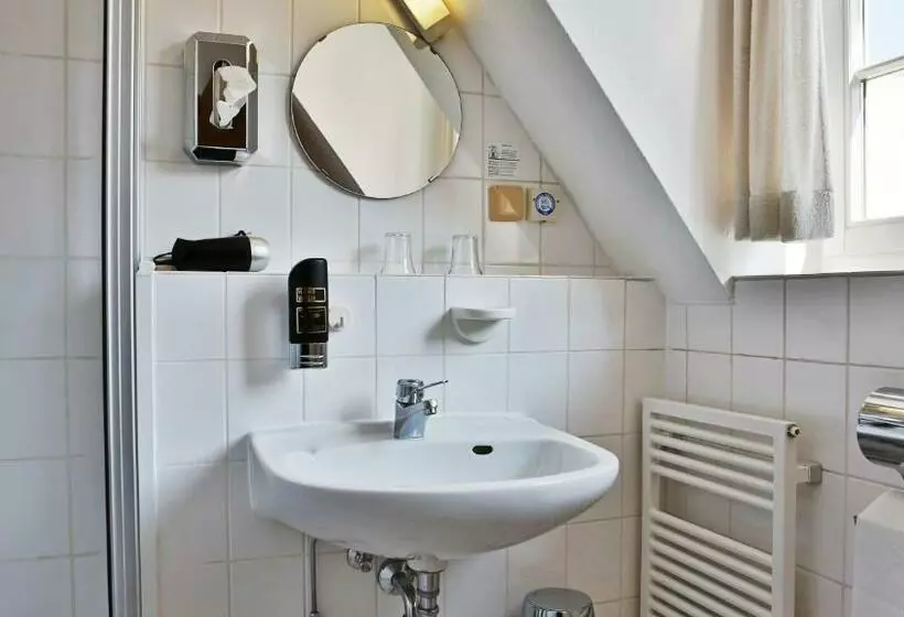 Standard Room, Am Schloss