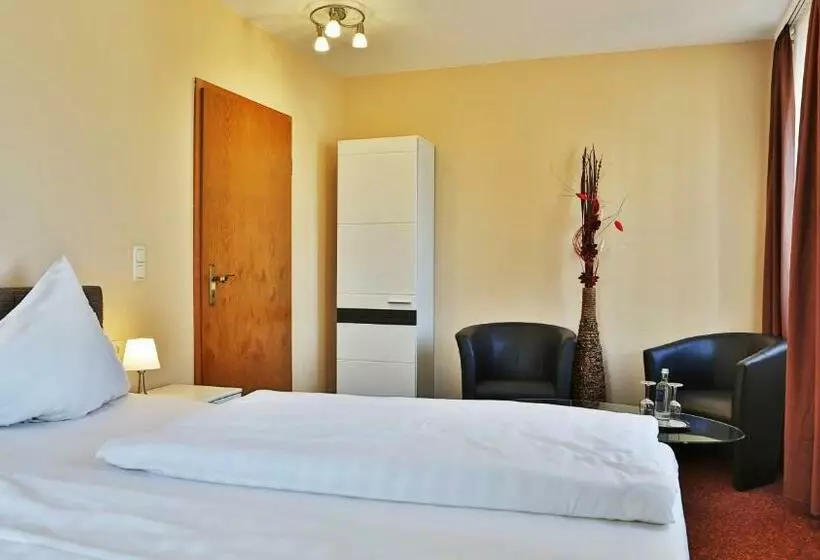 Standard Room, Am Schloss