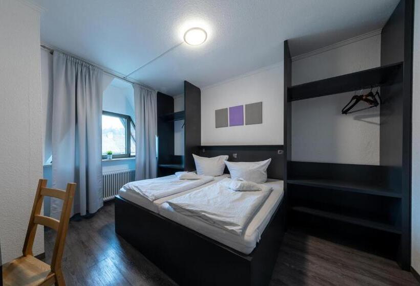 带大床的标准间, Central