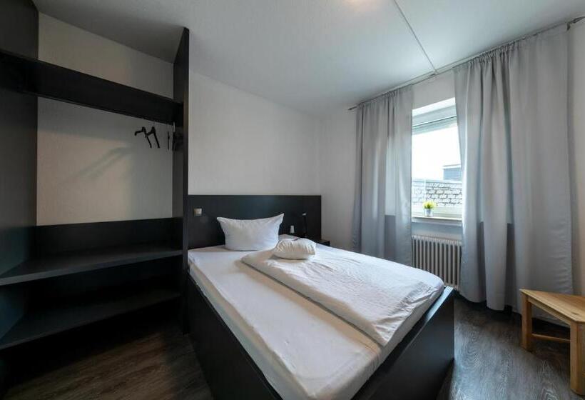 带大床的标准间, Central