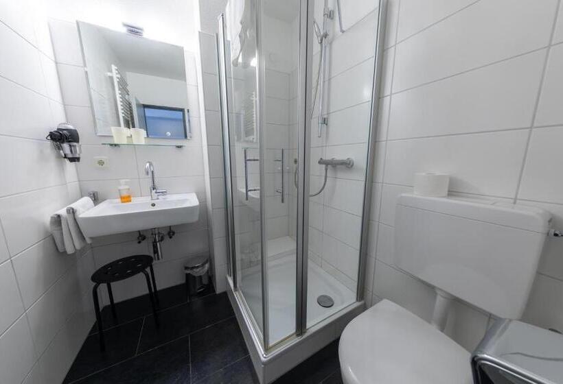 带大床的标准间, Central