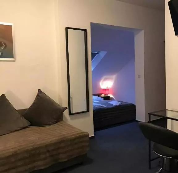 Camera Tripla Standard, Mainzer Hof