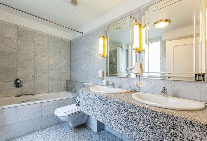 חדר סטנדרט לארבעה, Monopol  Central Station