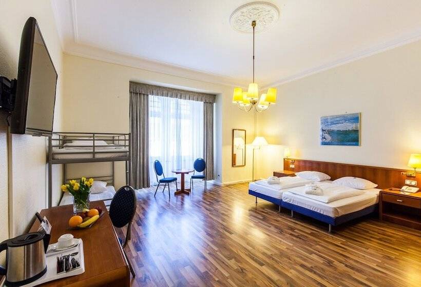 חדר סטנדרט לארבעה, Monopol  Central Station