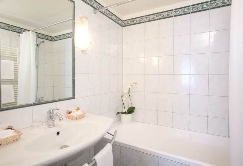 חדר סטנדרט, Monopol  Central Station