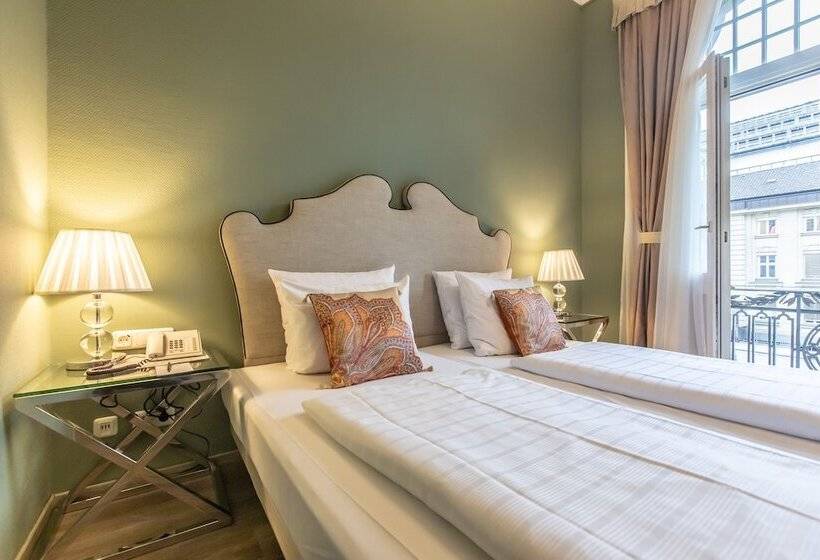 חדר סטנדרט, Monopol  Central Station