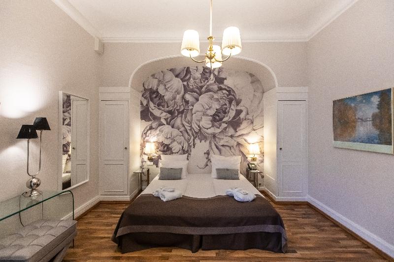 חדר ביזנס, Monopol  Central Station