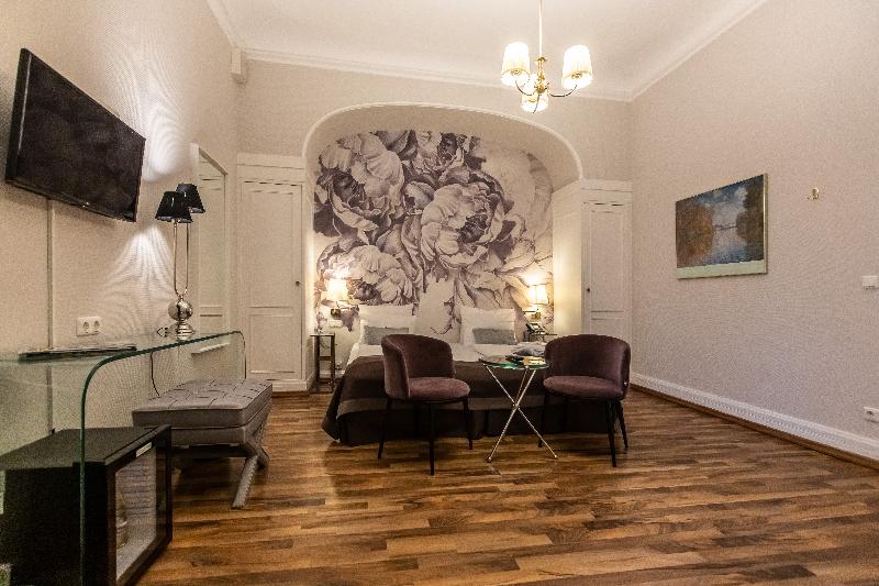 חדר ביזנס, Monopol  Central Station