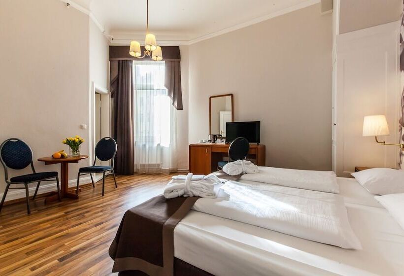 חדר ביזנס, Monopol  Central Station