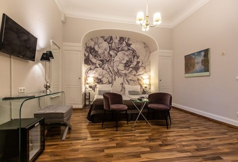 חדר ביזנס, Monopol  Central Station