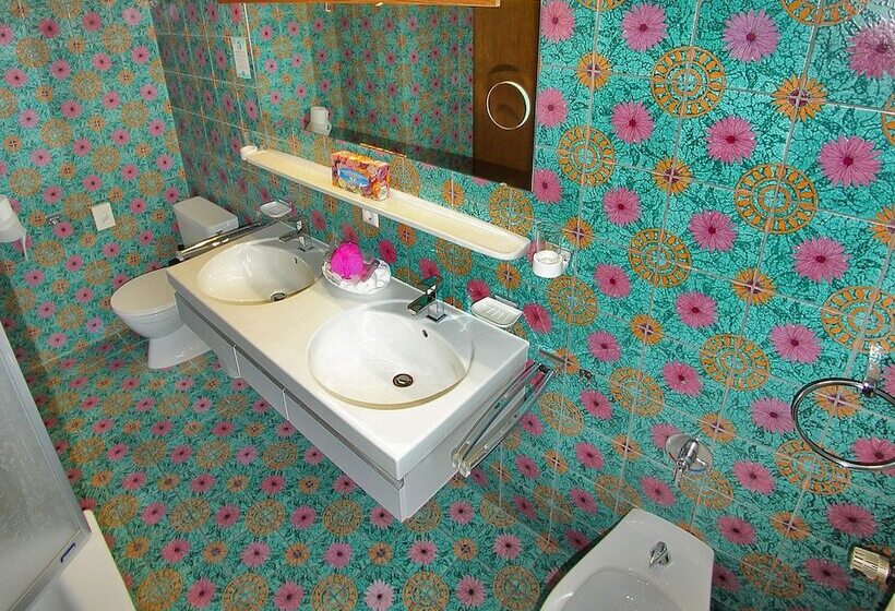 Balkonlu Delüks Oda, Gesundheitshotel Rössle