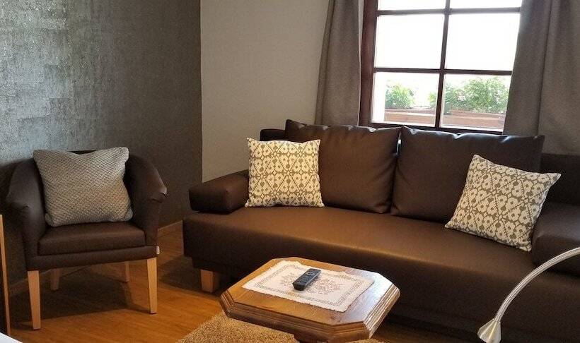 １ベッドルームアパートメント, Adler Barental