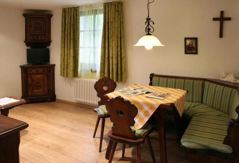 １ベッドルームアパートメント, Adler Barental