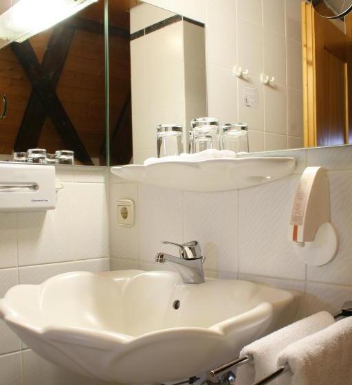 ファミリールーム, Adler Barental