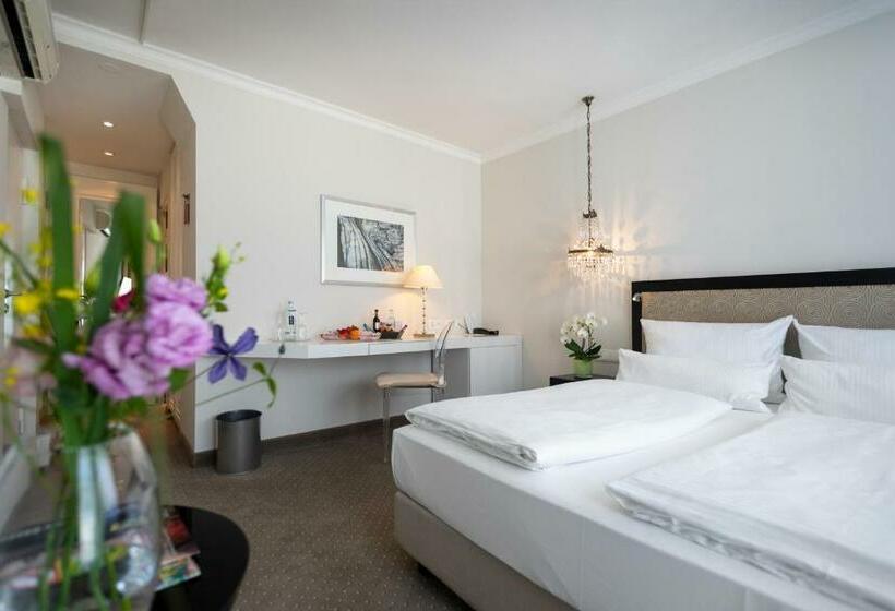 اتاق سوپریور, An Der Oper