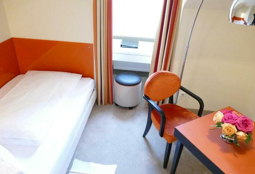 اتاق استاندارد یک نفره, An Der Oper