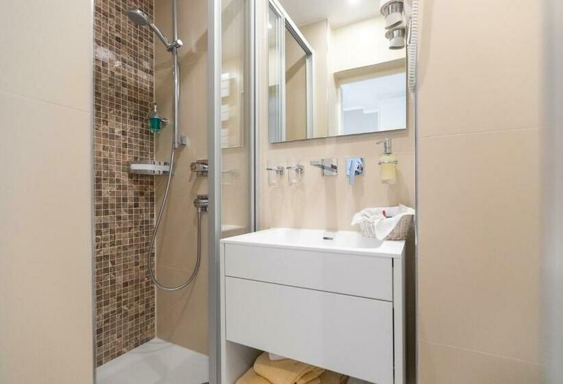 اتاق استاندارد یک نفره, An Der Oper