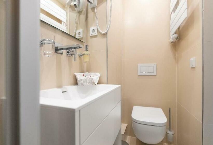 اتاق استاندارد یک نفره, An Der Oper