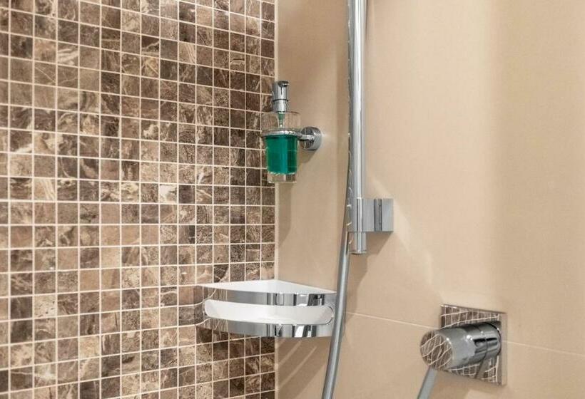 اتاق استاندارد یک نفره, An Der Oper