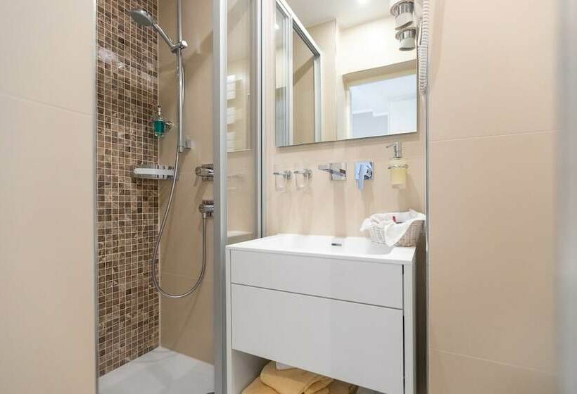 اتاق استاندارد یک نفره, An Der Oper