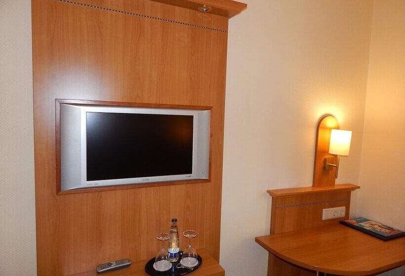 اتاق استاندارد, Daniel