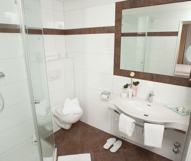 اتاق راحتی, Daniel