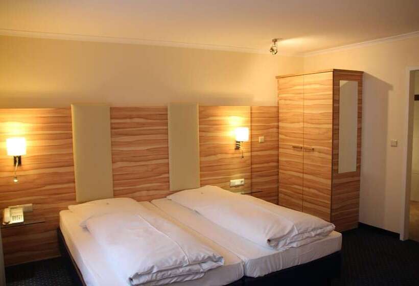 اتاق کلاس بیزنس, Daniel