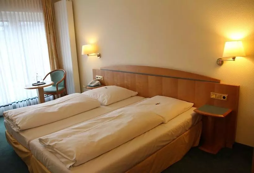 Standard-huone, Daniel