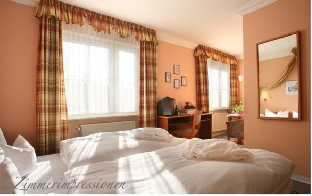 スタンダードルーム, Grüne Tanne Mandelholz