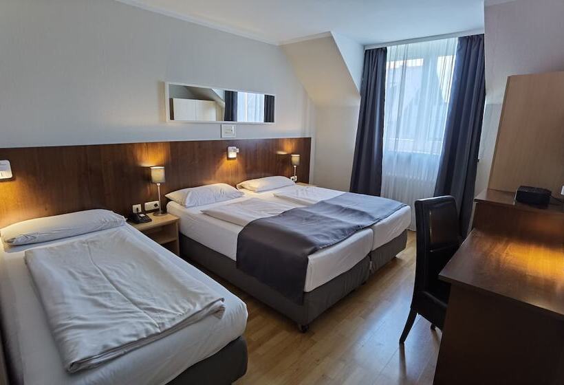 스탠다드 트리플 룸, Italia