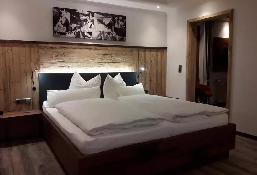 Quarto Triplo Standart, Krone