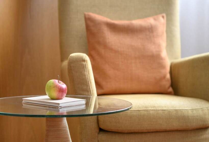 اتاق عادی, Maier