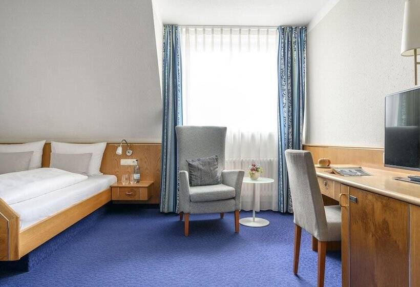 اتاق کلاسیک, Maier