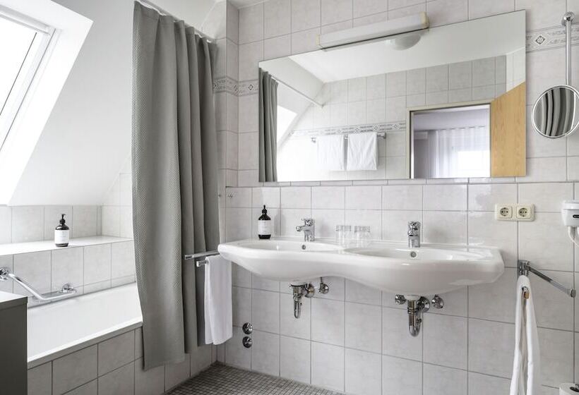 اتاق کلاسیک, Maier