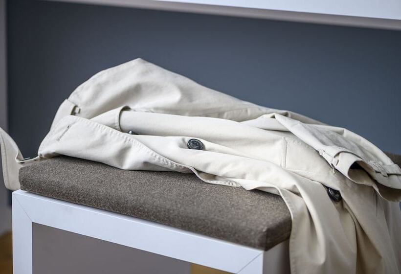 اتاق سوپریور, Maier