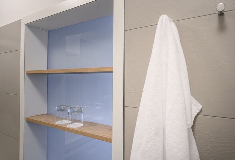 اتاق راحتی, Maier