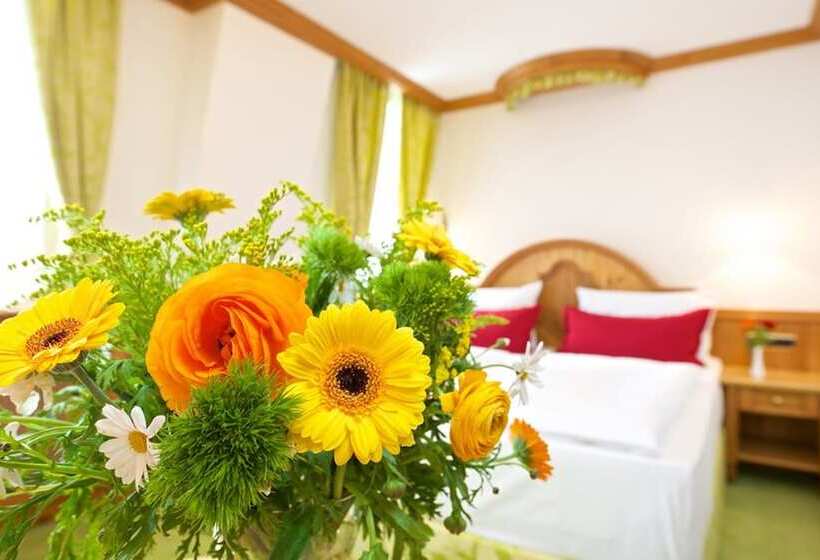 Полулюкс, Park Hotel Laim