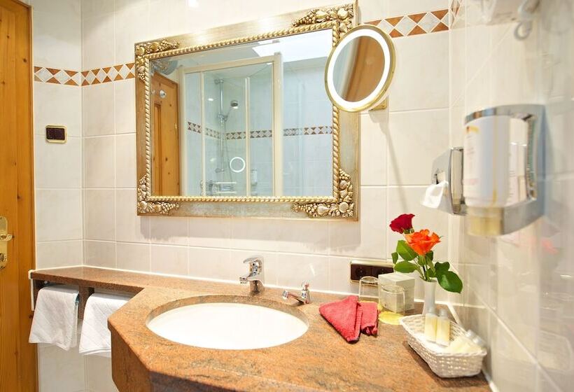 Полулюкс, Park Hotel Laim