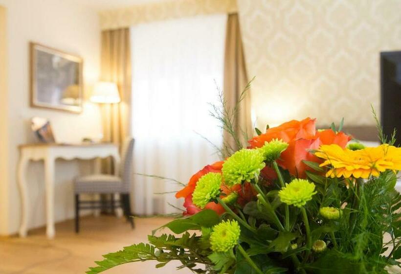 غرفة ديلوكس, Reichskuchenmeister