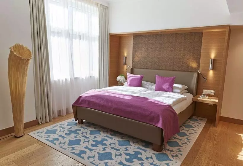 Deluxe-huone, Vier Jahreszeiten Kempinski München