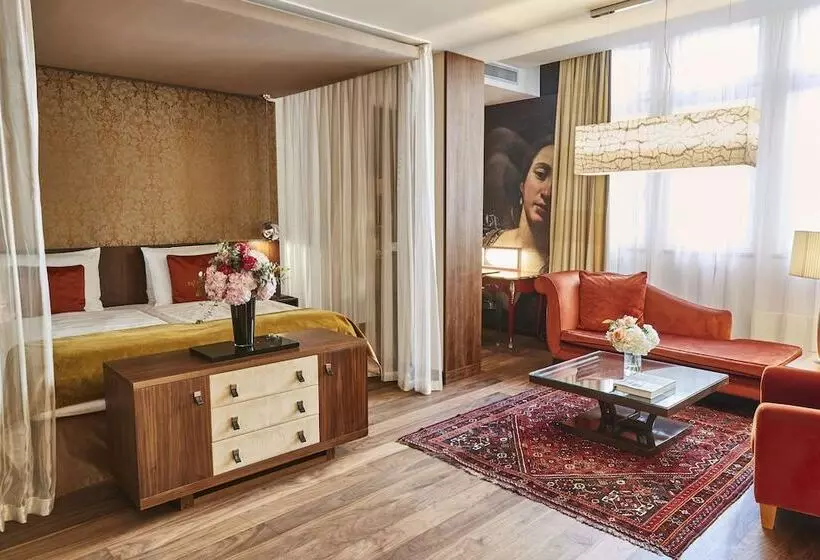 Juniorsviitti, Vier Jahreszeiten Kempinski München