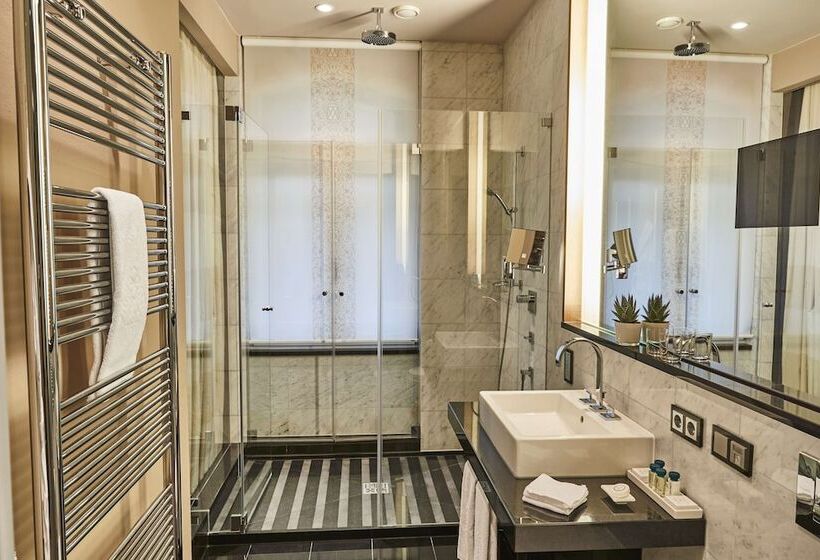 سوییت سوپریور, Vier Jahreszeiten Kempinski München