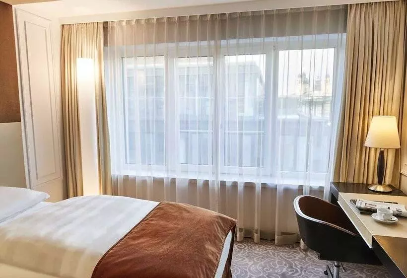 Superior Yhden Hengen Huone, Vier Jahreszeiten Kempinski München